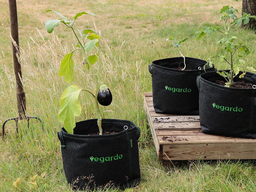Gronest fabric pots with an embroidered Vegardo logo